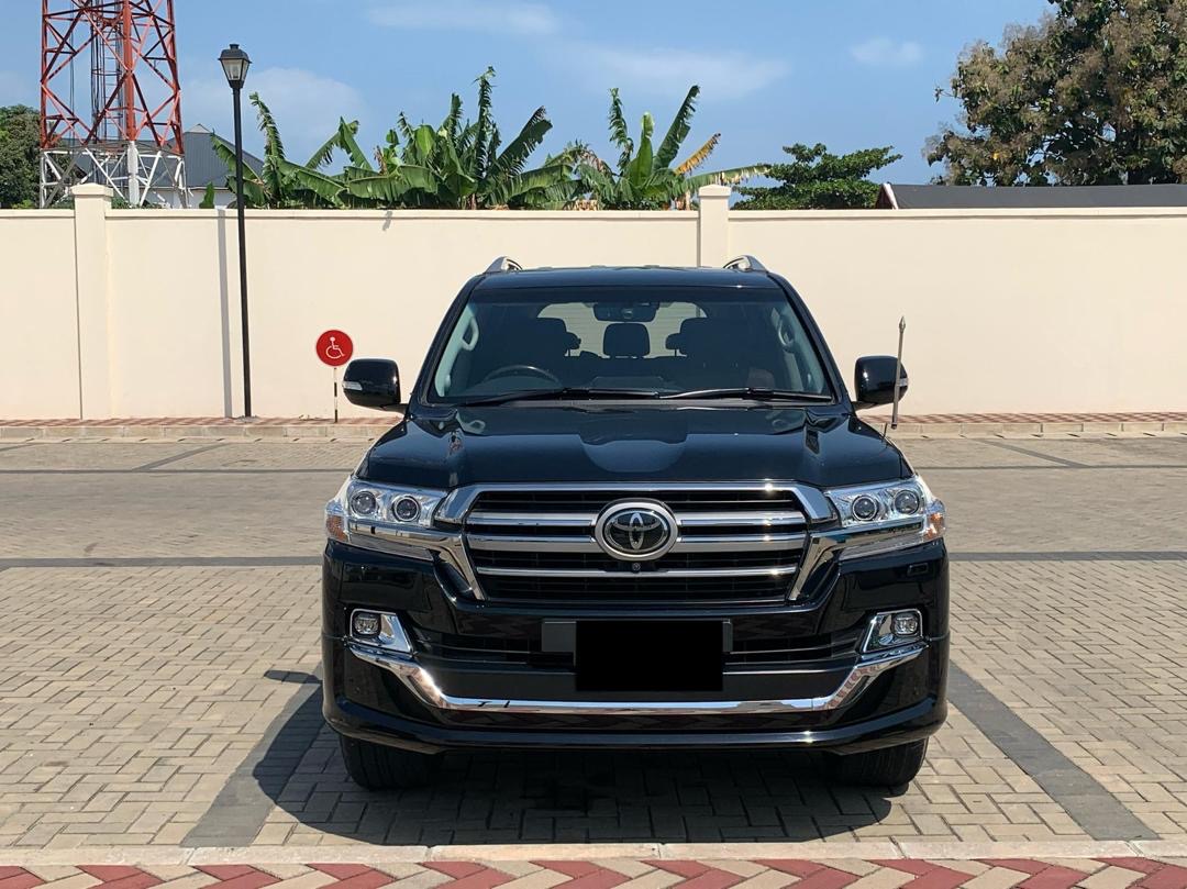 Toyota Land Cruiser 200 — Premium SUV for rent in Zanzibar